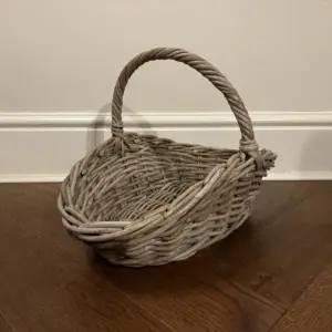 Natural rattan / wicker flower basket