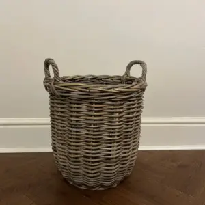 Round rattan basket